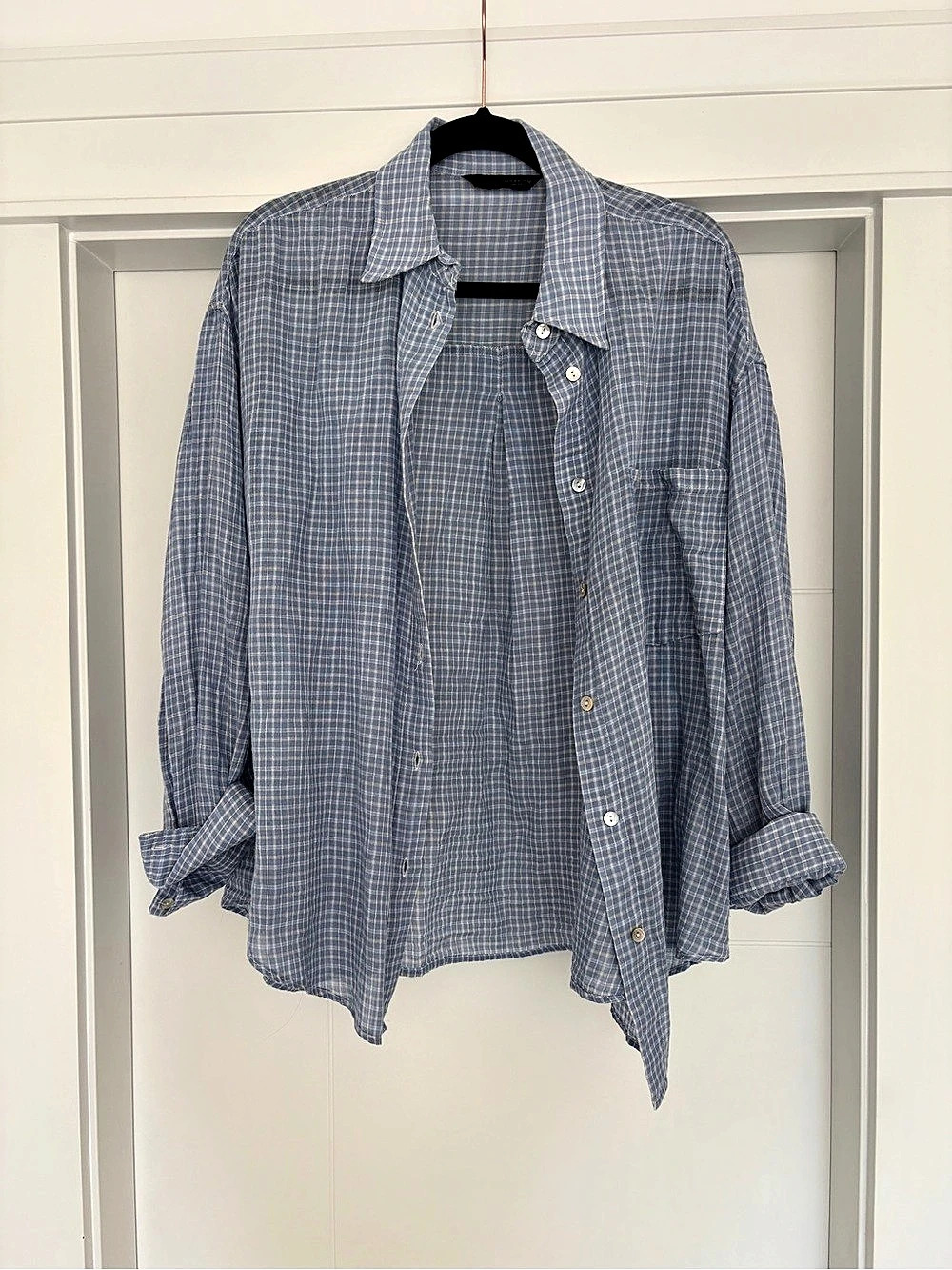 Zara Checkered Button Down in Blue & White Size Medium Like New